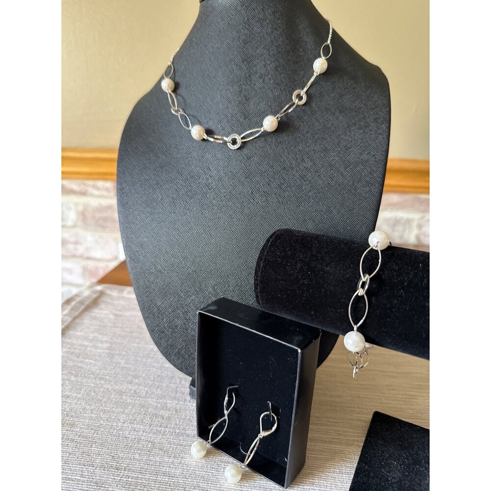 OHQ Pearl & Silver Tone Jewelry Set Necklace Bracelet & Earrings